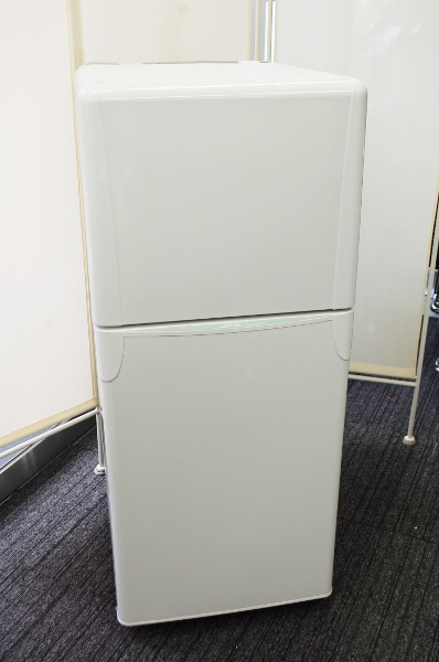 江東区からTOSHIBA 東芝冷凍冷蔵庫 YR-12T-WH 2ドア 120Lを買取させて頂きました！