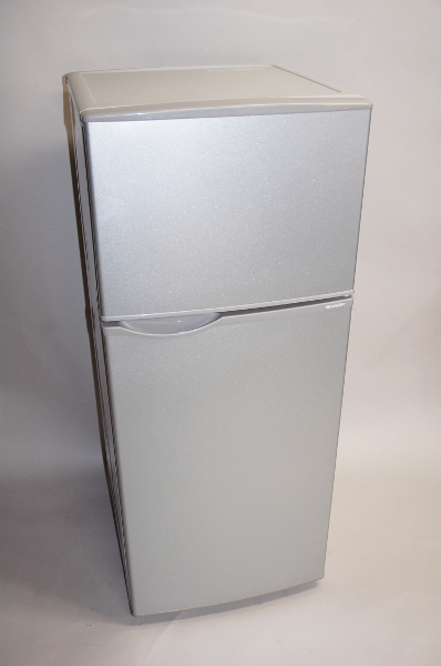 港区からSHARP シャープ ノンフロン冷凍冷蔵庫 2ドア 118L 右開き SJ-H12B-Sを高価買取させて頂きました！