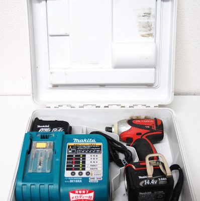 買取練馬区からmakita マキタ 充電式インパクトドライバ TD131DRFXRを高価買取させて頂きました！