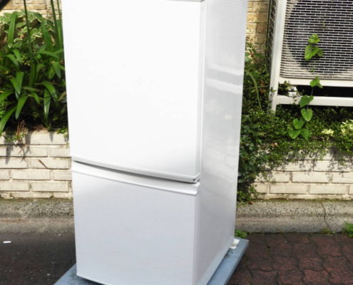 墨田区からSHARP シャープ SJ-D14C-W ノンフロン冷凍冷蔵庫 137Lを高価買取させて頂きました！
