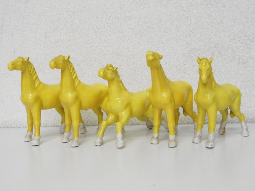 港区から骨董品買取馬 置物 陶器 イエロー 黄色を高価買取せて頂きました！