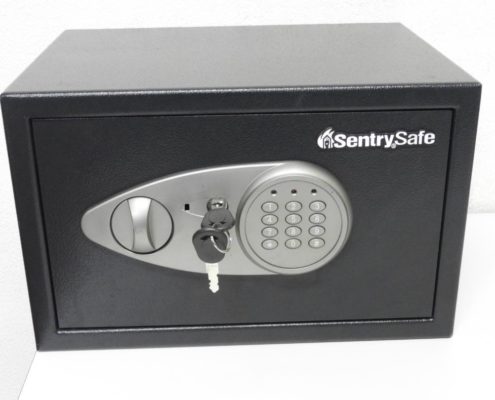 足立区からSentry safe テンキー式パーソナルセキュリティ保管庫 金庫 X055を高価買取せて頂きました！