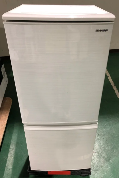 中央区から冷蔵庫買取 シャープ 冷蔵庫 SJ-D14F-Wを高価買取せて頂きました！