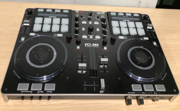 品川区からVESTAX DJコントローラー VCI-380 12を高価買取せて頂きました！