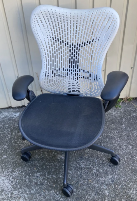 中野区からHerman Miller キャスターチェア MR113AAM-0010を高価買取せて頂きました！