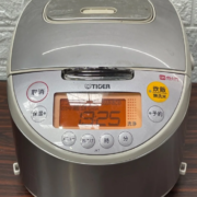 墨田区から炊飯器買取 タイガー 炊飯器 シルバー JKT-B100を高価買取せて頂きました！
